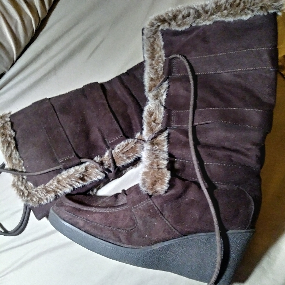 Boots size 9.5